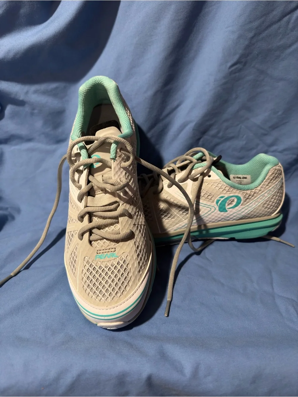 Pearl Izumi Women's Light Gray and Mint Cycling/Spinning Shoes